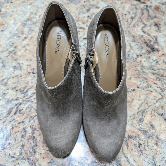 Faux suede booties - Picture 2 of 9